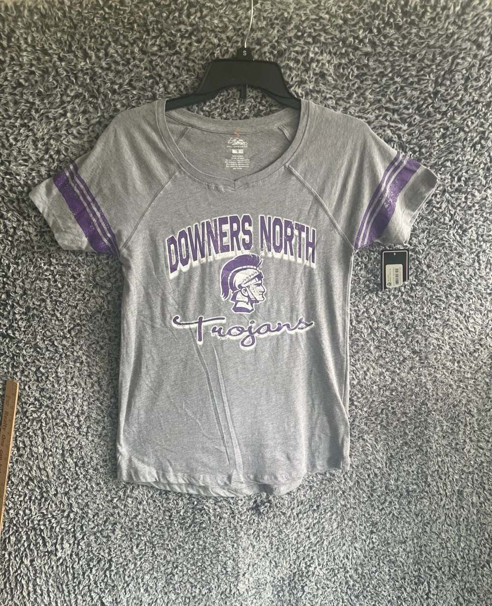 Pel Athletic Downers North Trojans Women's V-Neck Graphic T-Shirt Grey/Purple